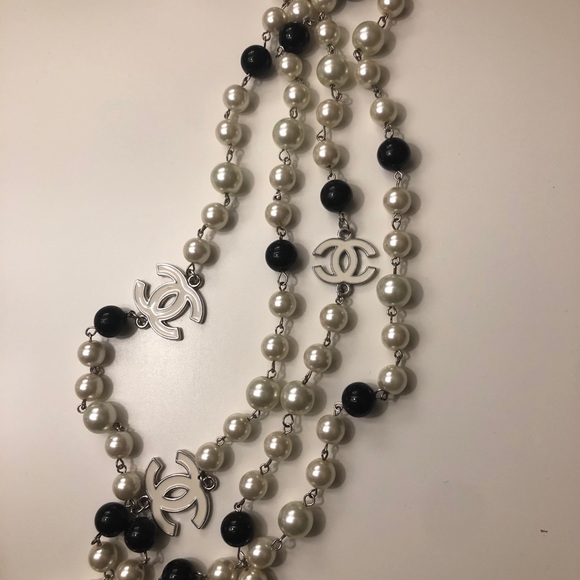 CHANEL Jewelry - pearl and enamel logo necklace